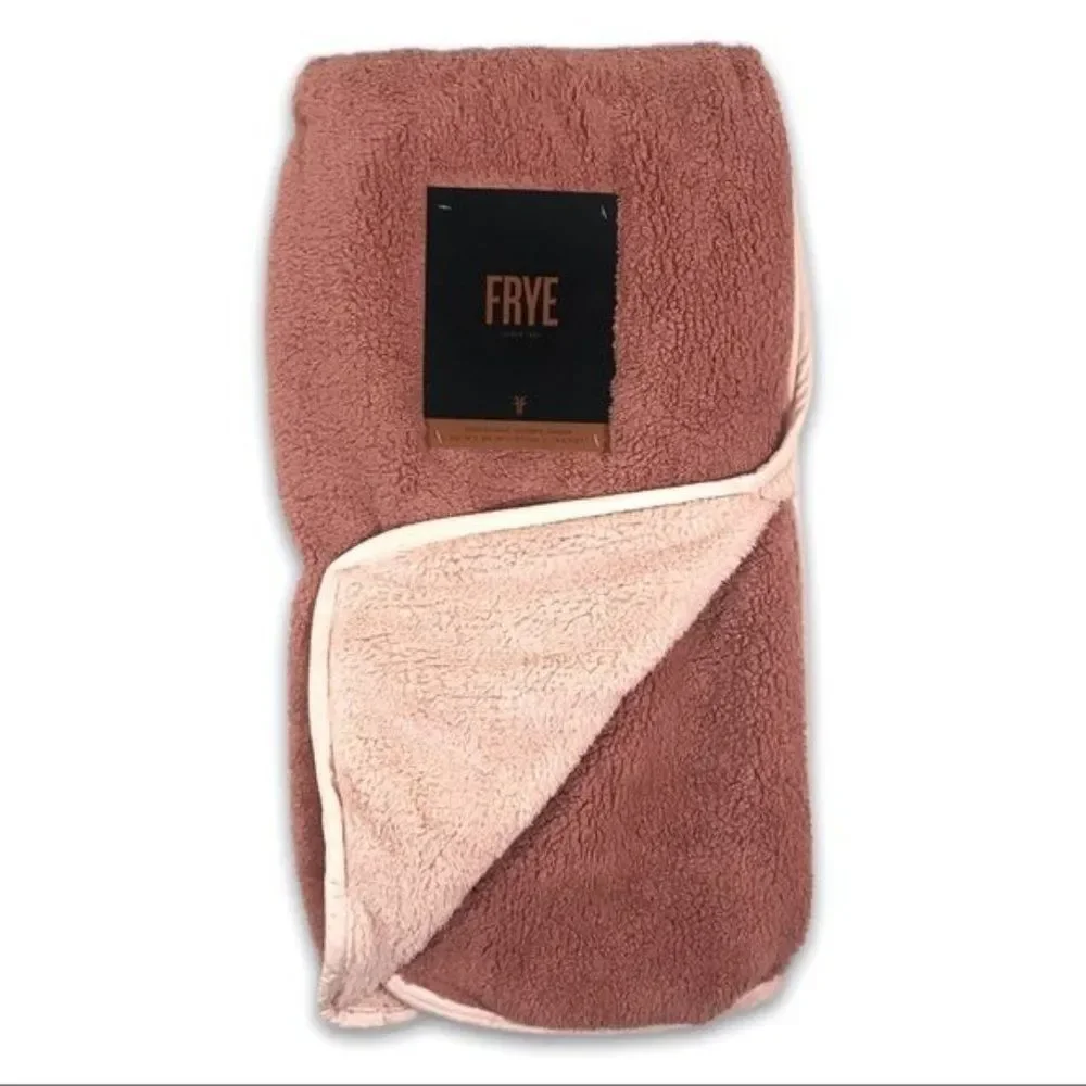 FRYE Reversible Plush Sherpa Throw Blanket 50in x 60in NWT Rose